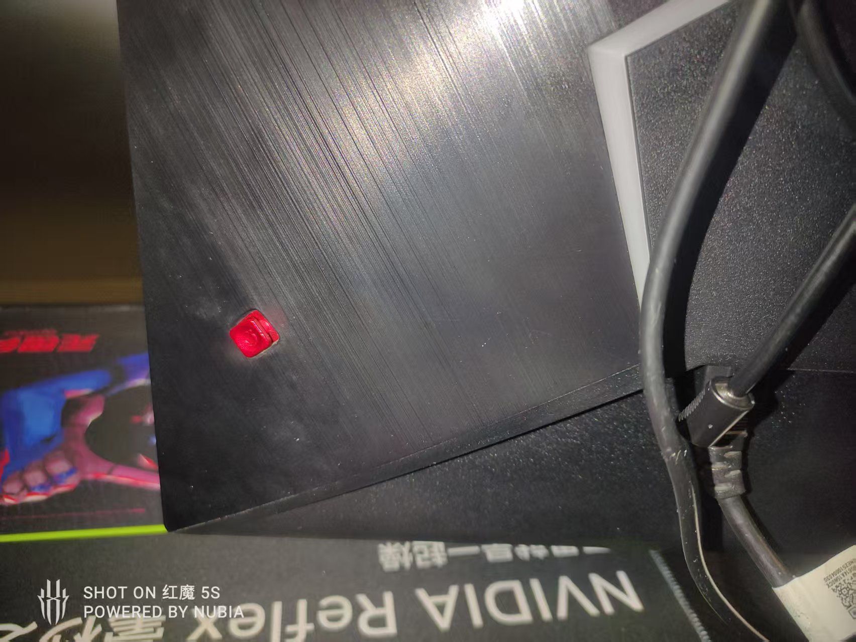 屏幕问题（以大厅屏幕为例）-八月南岸思芬雨